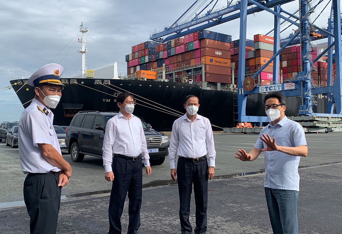 DEPUTY PRIME MINISTER VU DUC DAM CHECKED ON THE COVID 19 PANDEMIC PREVENTION AND CONTROL PROCEDURE AT TAN CANG - CAI MEP TERMINALS