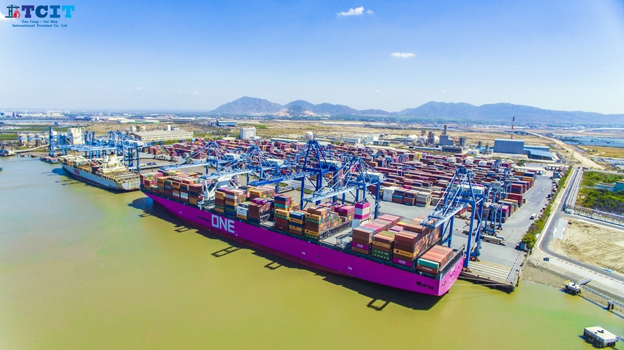 12,562 TEU – NEW HIGHEST HANDLING RECORD PER MOTHER VESSEL SET BY TAN CANG  – CAI MEP INTERNATIONAL TERMINAL (TCIT) - Tin tức - Tan Cang – Cai Mep  International Terminal