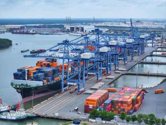 Cẩu STS (Ship-to-shore)