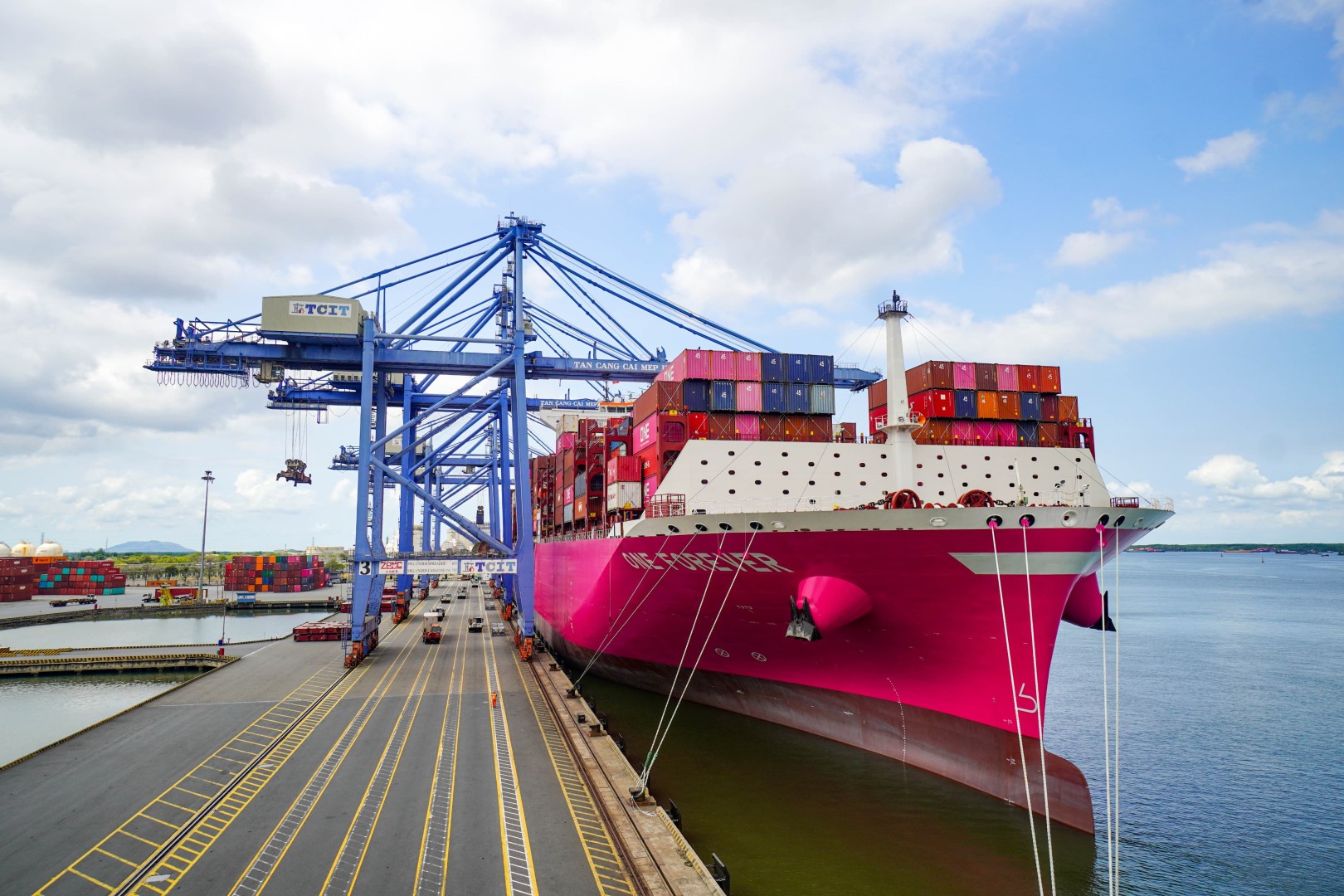 Dịch vụ vệ sinh tàu biển